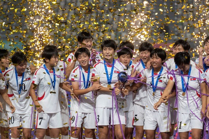 El Mundial femenino Sub 17, otro que tiene que jugarse pronto (EFE/EPA/JALAL MORCHIDI).
