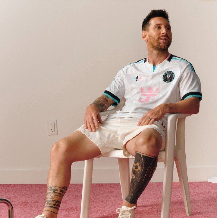 Con Messi. la nueva camiseta del Inter Miami. (Foto: Prensa Inter Miami) 