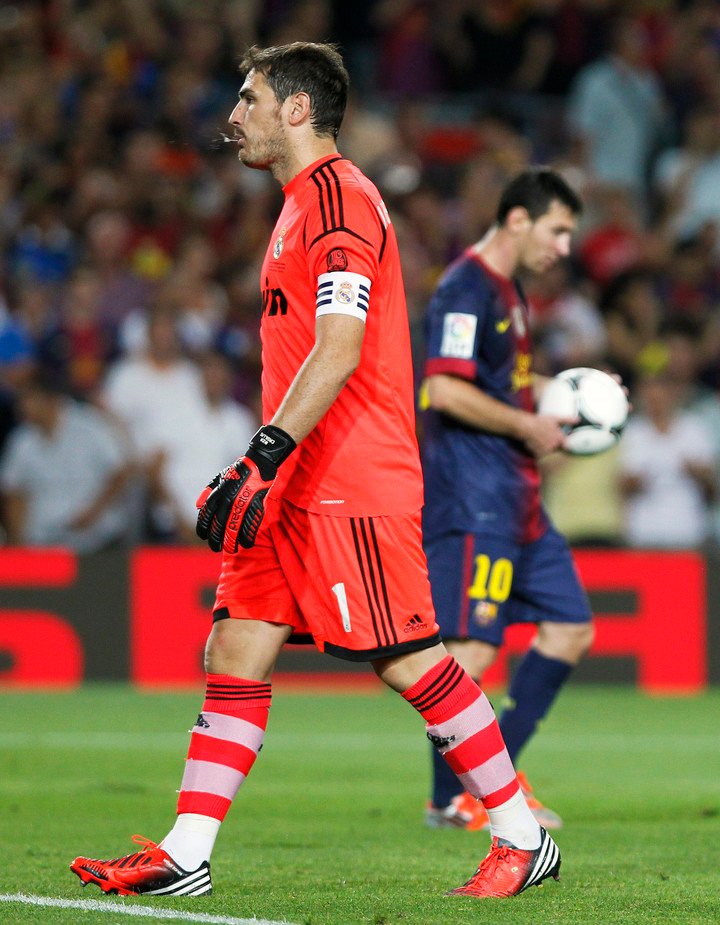 Lionel Messi vs. Iker Casillas. (AP)