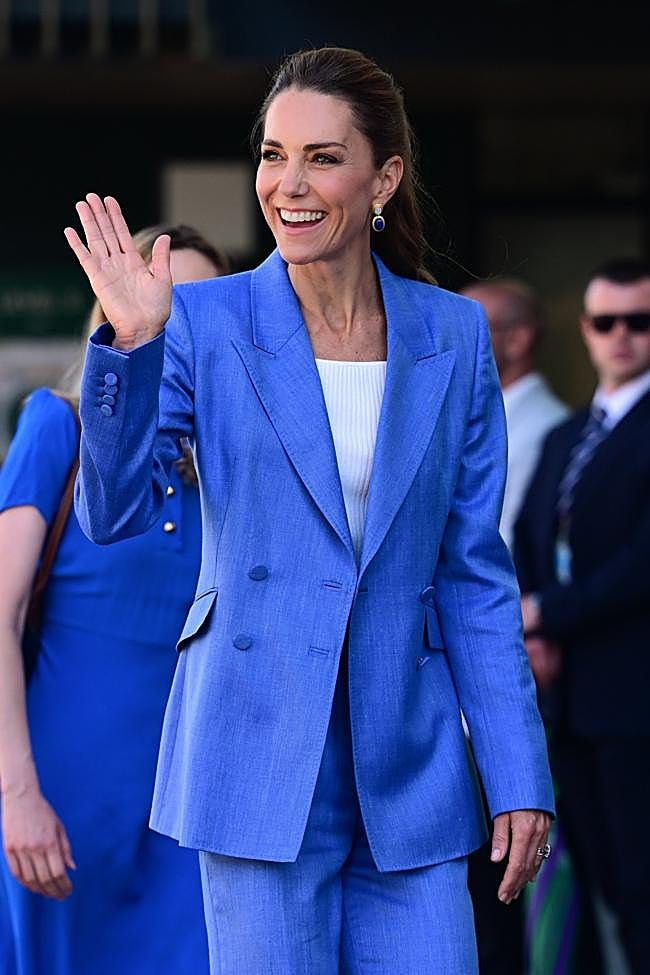 Kate Middleton con traje en color azul de Gabriela Hearst en Wimbledon durante el mes de julio de 2026.