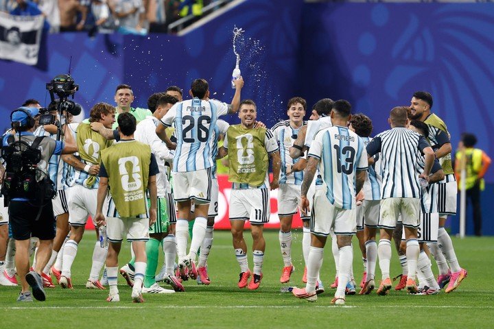 Los jugadores de la Selección lo cantaron y ya promete ser viral (AP). 