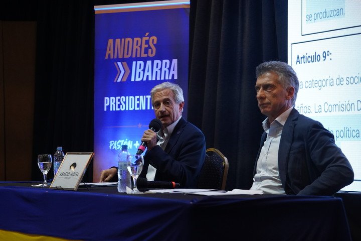 Andrés Ibarra y Mauricio Macri, parte de la oposición de Riquelme.