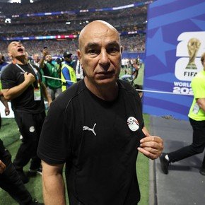 Egipto le renovó a su DT Hossam Hassan tras la eliminación ante Argentina
