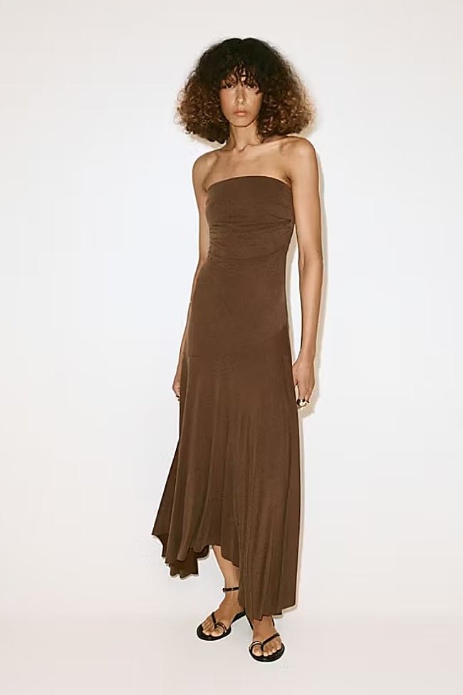 Vestido palabra de honor de Mango (39,99 euros)