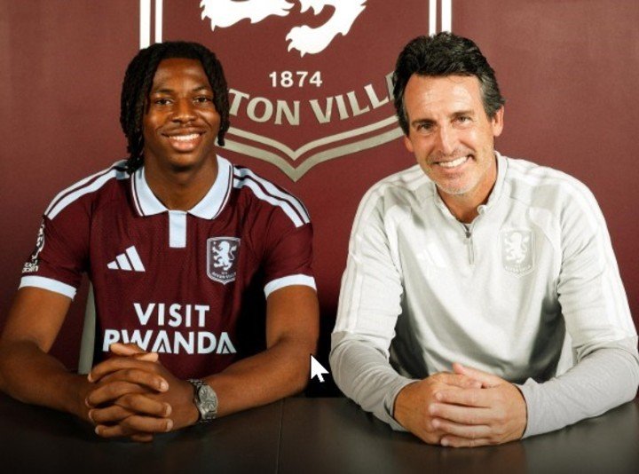 Manzambi al ser anunciado en el Aston Villa.