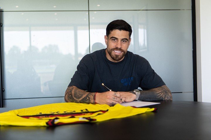 Payero firmó contrato este viernes (Foto: Prensa Watford).