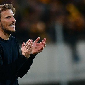 La AUF presentó oficialmente a Forlán como entrenador de la selección de Uruguay