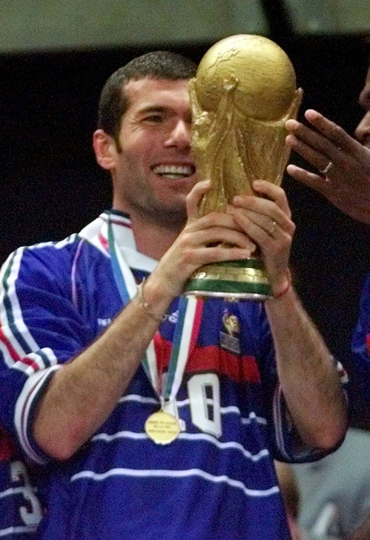 Zidane con la Copa del Mundo 1998. (AP)