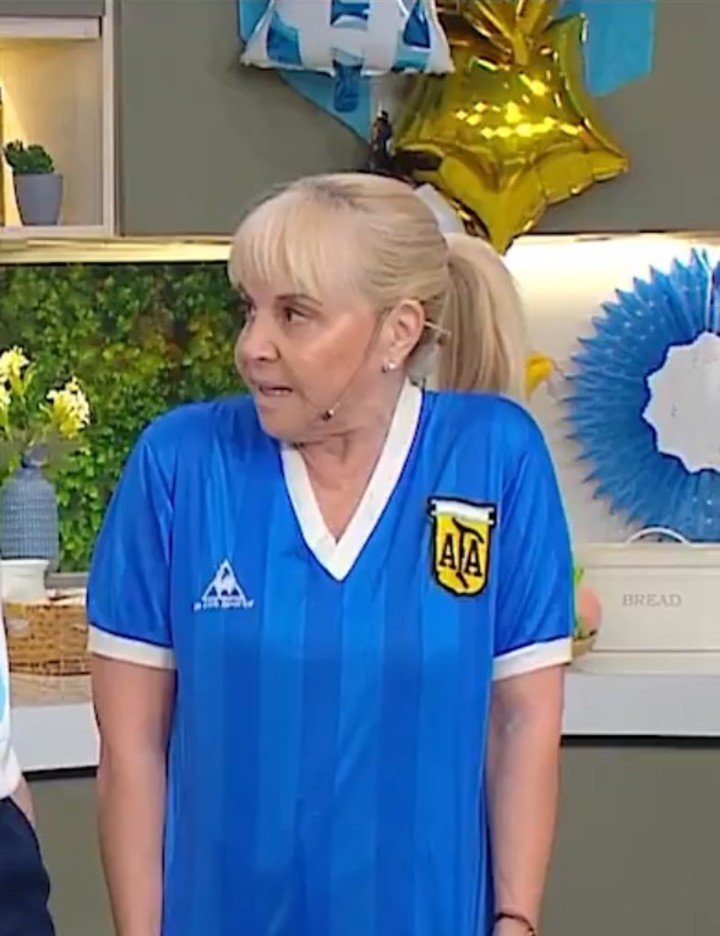 Claudia lució la camiseta de Diego (Foto: El Trece).