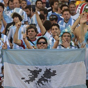 Argentina-Inglaterra: no se podrá entrar a la cancha con banderas sobre Malvinas