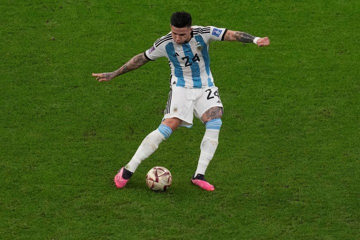 Enzo Fernández, una de las figuras de Argentina en Qatar 2022. (AP Photo/Thanassis Stavrakis)