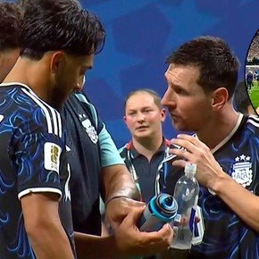 La viral reacción de Messi y los jugadores de la Selección por la botella de Pickford con el machete para los penales: qué decía de cada uno