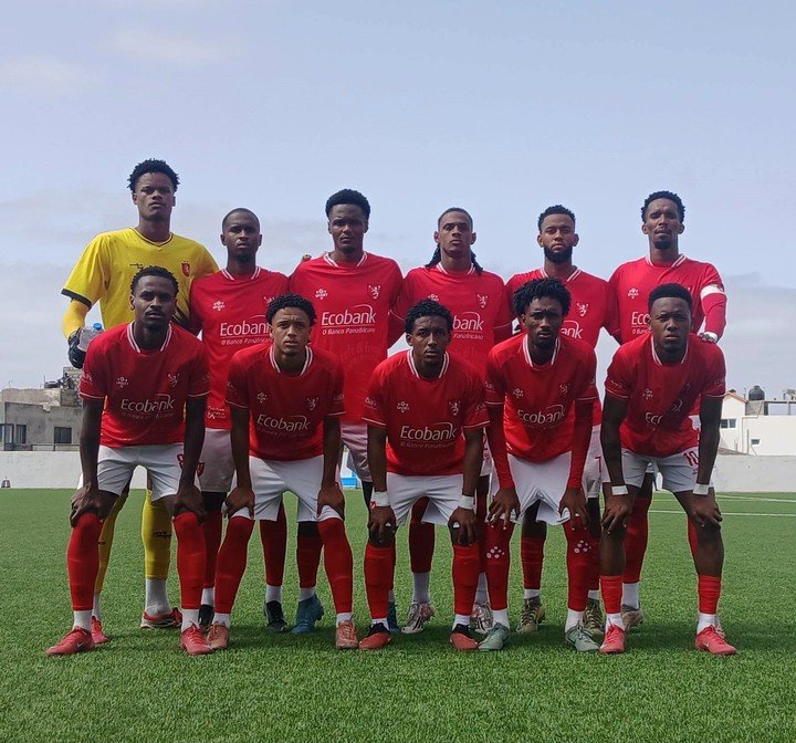 El XI de Mindelense. (foto Facebook Desporto Santo Antão)