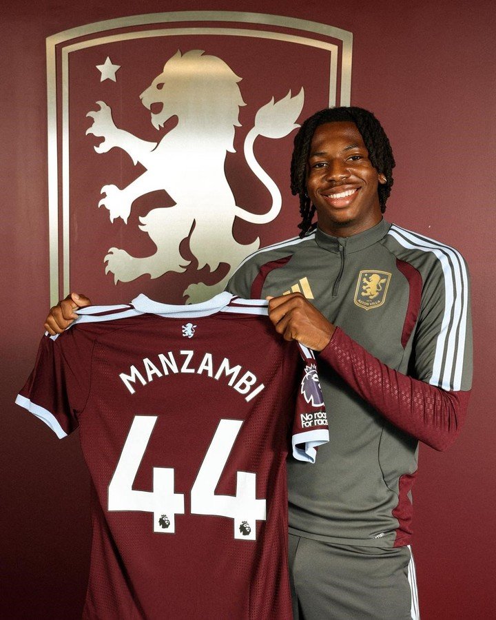 Manzambi al ser anunciado en el Aston Villa.