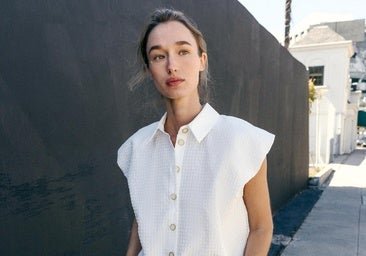 Descubre las camisas blancas más bonitas de las rebajas que llevarás con todo