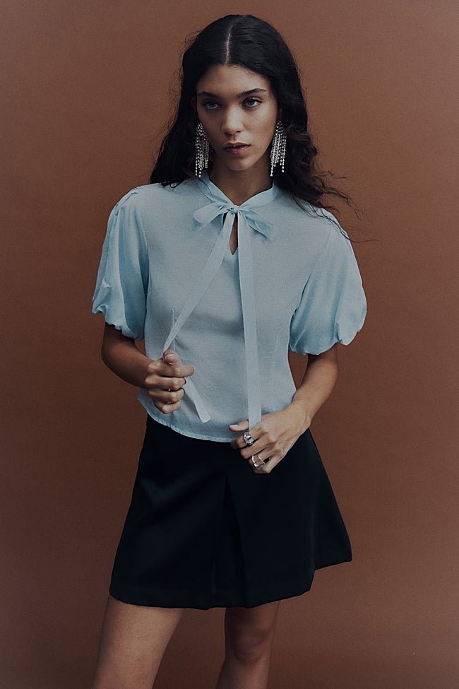 Blusa azul de H&M (19,99 euros)