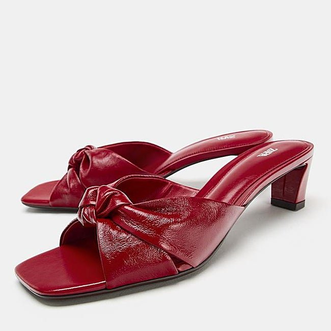 Sandalias rojas de Zara (35,99 euros)