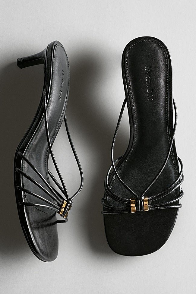 Sandalias negras de Massimo Dutti (89,99 euros)