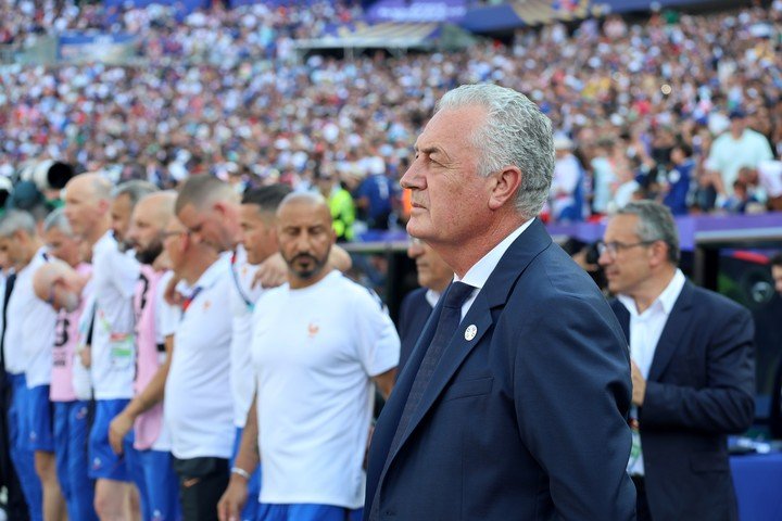 La combativa Paraguay de Gustavo Alfaro desafía a la poderosa Francia de Kylian Mbappé. (EFE)