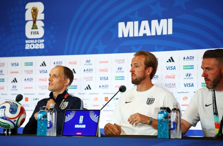 El DT Thomas Tuchel y el capitán Harry Kane, en conferencia de prensa. (Foto: Reuters)