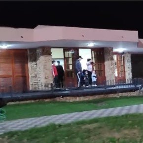 Video: el saludo a la gente de la familia Scaloni en Pujato en plena caravana