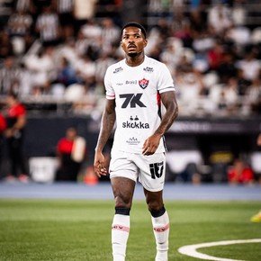 Escándalo en Brasil: dos expulsados en un minuto por un gesto de "robo" en Vitória vs. Palmeiras