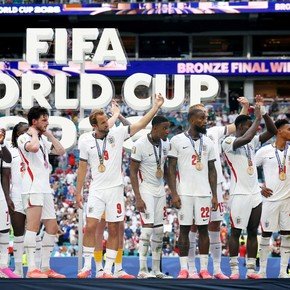 En un partido de locos, Inglaterra venció ¡6-4! a Francia y se quedó con el tercer puesto del Mundial