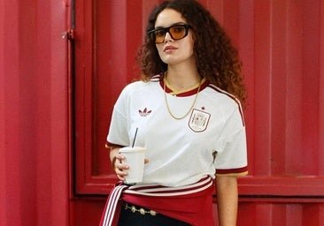 Por qué la camiseta blanca de España es la más deseada del Mundial: referencias literarias y la recomendación para comprarla