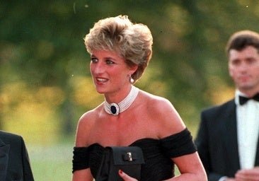 Por qué vestir de negro siempre parece elegante: del tinte más difícil al color más sofisticado del armario
