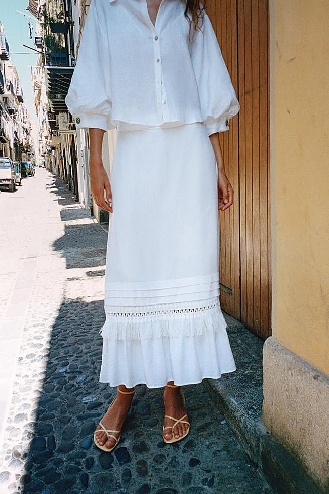 Falda blanca de Zara (39,99 euros)