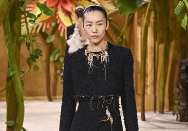 El desfile de Alta Costura de Chanel en París: Matthieu Blazy convierte un jardín secreto en cuento de hadas