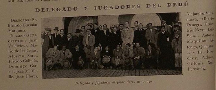El plantel de Perú recién llegado a Montevideo.