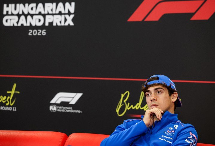 Franco Colapinto, en la conferencia de prensa previa al GP de Hungría. (REUTERS/Bernadett Szabo)