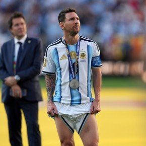 El campeón del mundo con España que se rindió ante Messi en redes