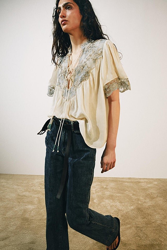 Camisa de encaje de Zara (39,99 euros)