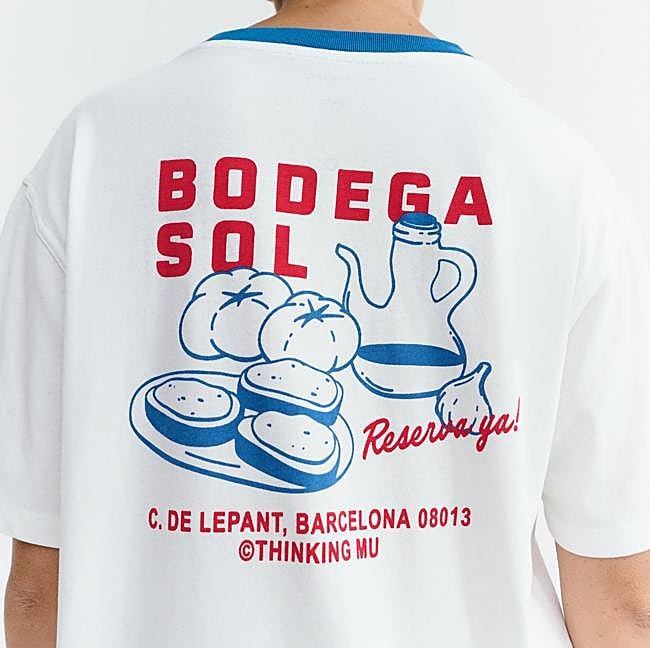 Camiseta estampada con inspiración mediterránea de Thinking Mu, 49,90 euros.