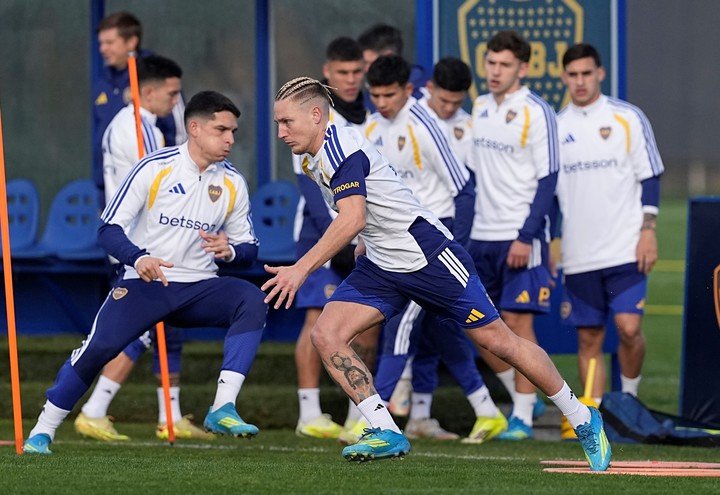 Ascacibar se mete en el equipo en un partido bravo. (Foto Prensa Boca)