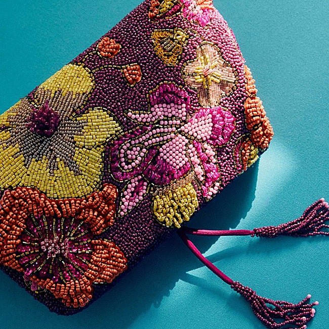 Bolso con abalorios de Zara (49,99 euros)