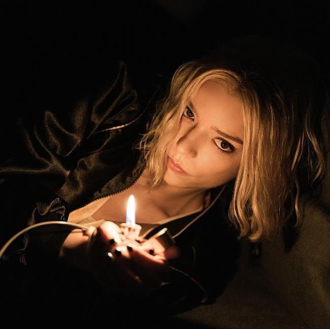 Anya Taylor-Joy como Luciana 'Lucky' Armstrong en una imagen de la producción basada en la novela de Marissa Stapley.