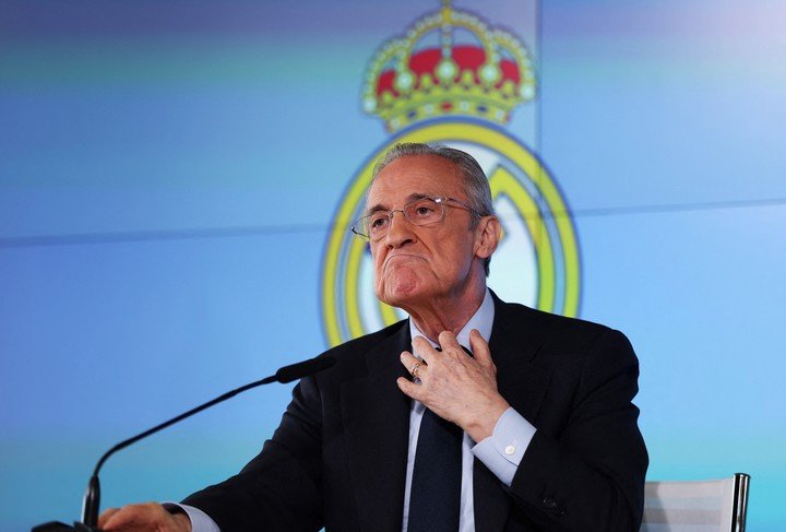Florentino Pérez en conferencia de prensa.