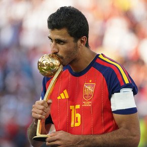 En medio de los rumores que lo vinculan con el Real Madrid, Enzo Maresca desestimó la partida de Rodri del City