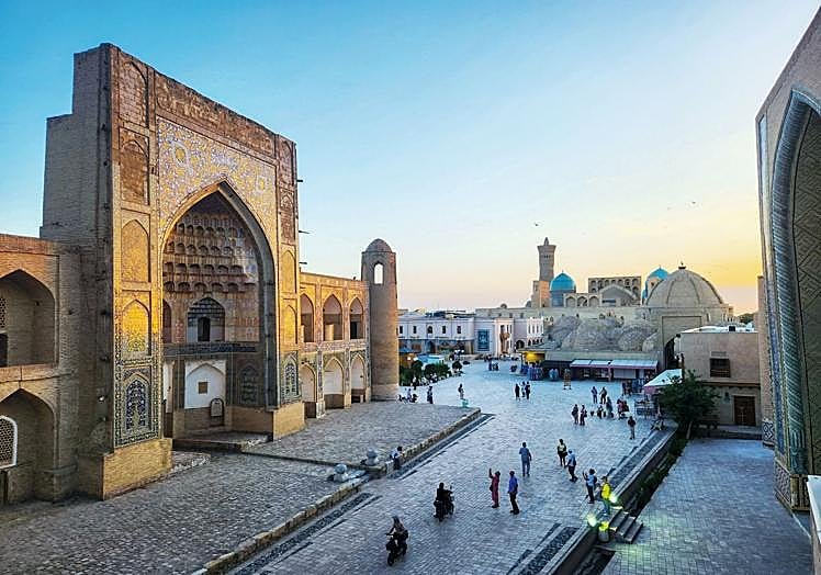 Plaza de la ciudad de Bujará, en Uzbekistán.