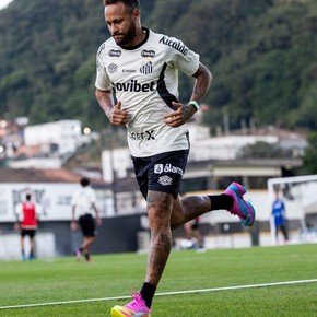 Neymar volvió a entrenar con el Santos tras su paso por el Mundial