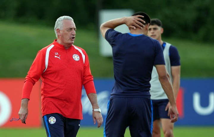 Gustavo Alfaro, técnico de Paraguay. (Foto: Reuters)