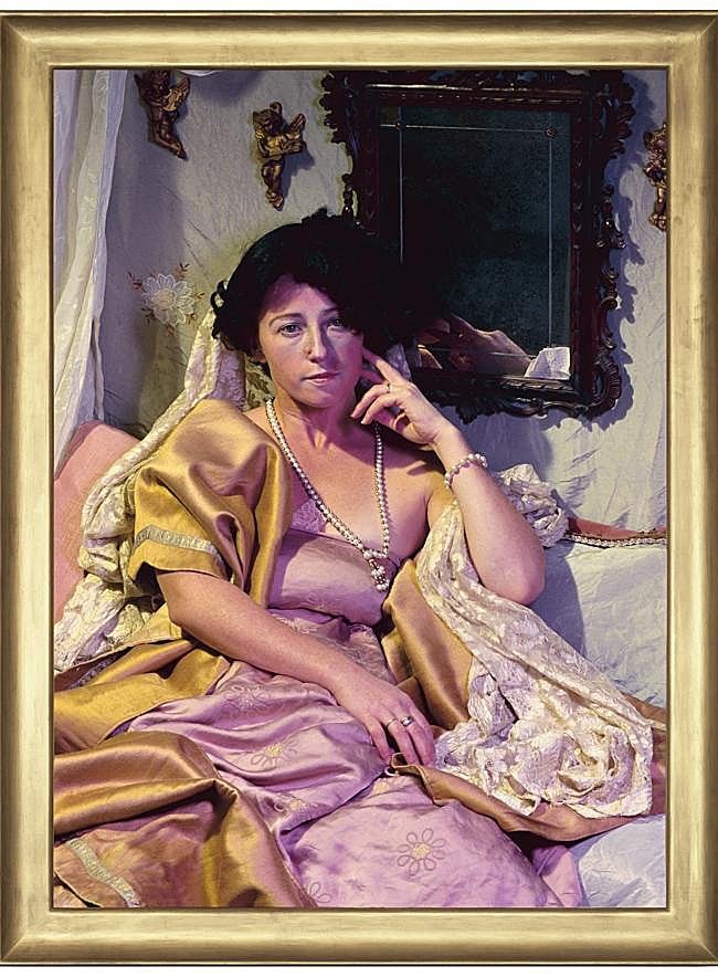 Retrato paródico de la artista estadounidense Cindy Sherman, presente en la muestra Ingres el la Mode.