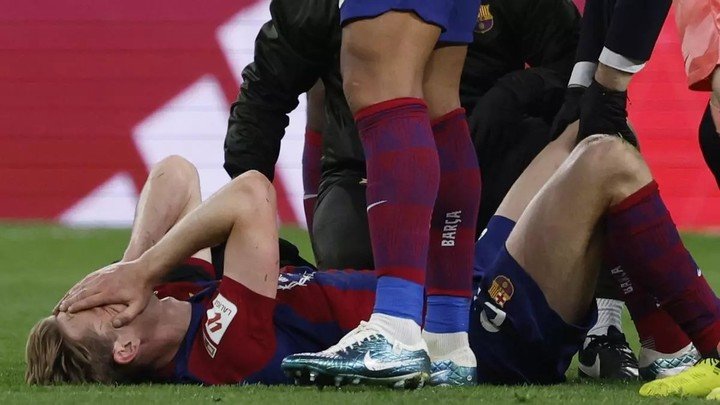 Lesión de Frenkie De Jong en 2024. Foto: EFE.