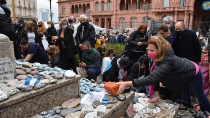 Retiraron de manera preventiva el Memorial de las víctimas del Covid-19 de Plaza de Mayo por la final del Mundial