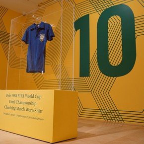 La camiseta con la que Pelé ganó su primer Mundial fue subastada por una cifra récord