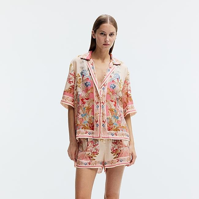Conjunto estampado floral de H&M: short 24,99 euros y top 34,99 euros.