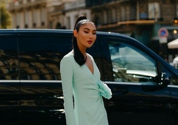Créeme, todas las mujeres elegantes que conozco han incluido básicos de color agua marina a sus looks